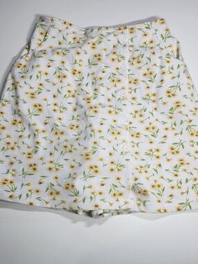 Daisy Floral Skort  14/16 White Yellow Button Detail Cottagecore Whimsy